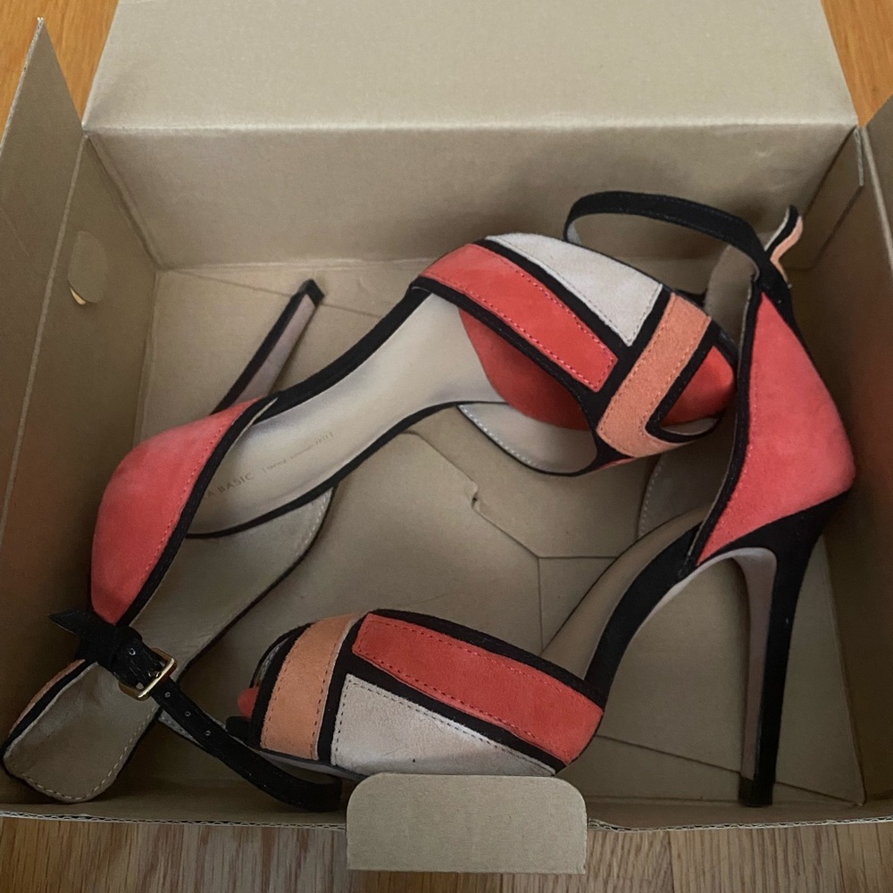 Zara platform ankle strap heels. Womens size 6.